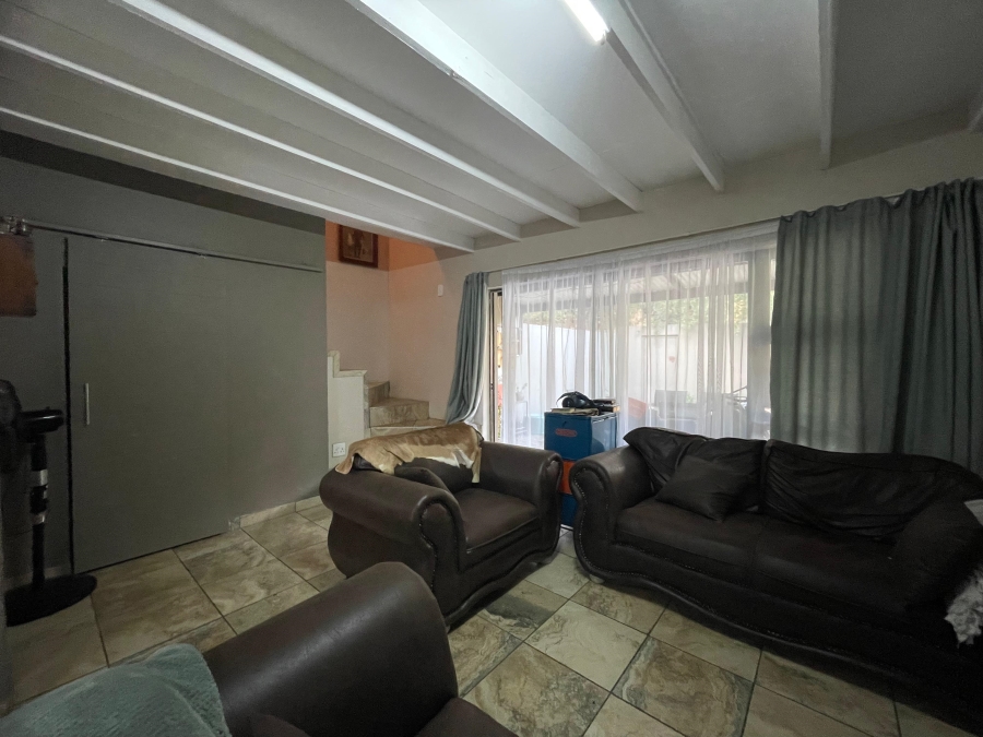 To Let 2 Bedroom Property for Rent in Melodie North West